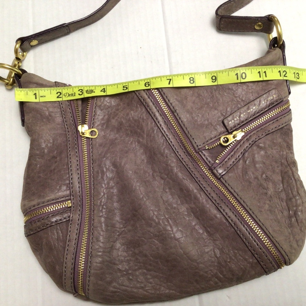 Marc Jacobs Mauve Taupe Leather Crossbody Bag with Gold Hardware - Picture 5 of 7